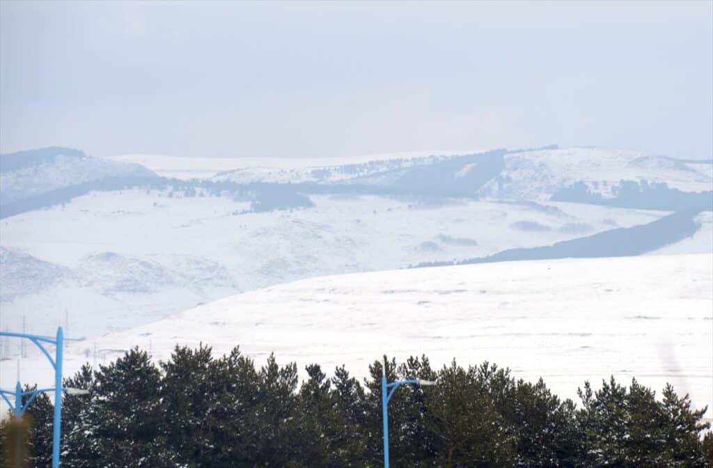 Kars-Ardahan ve Erzurum’da soğuk hava etkisi - AA 20221220 29788502 29788501 ARDAHANDA KAR YAGISI VE SOGUK HAVA