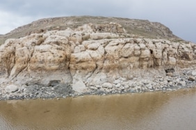 Piştî vekişina ava Gola Wanê berhemên dîrokî derketin holê (1) sereke