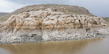 Piştî vekişina ava Gola Wanê berhemên dîrokî derketin holê (1) sereke