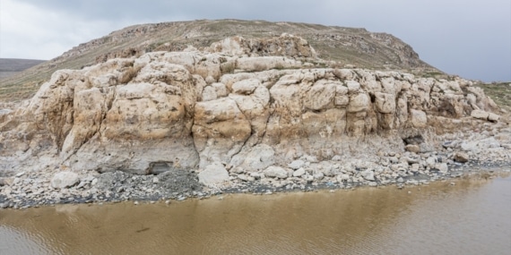 Piştî vekişina ava Gola Wanê berhemên dîrokî derketin holê