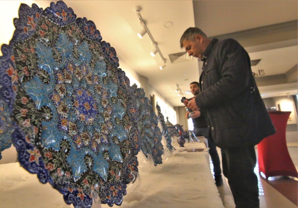 İranlıların el sanatları Van’da sergileniyor - D46A5876 184A 4059 A358 4ACA8846129A