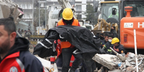 Deprem bölgesinden 38 Vanlı yaşamını yitirdi