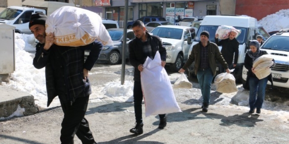 Belediyelerine kayyım atanan HDP 3 bin 200 gönüllüyle deprem bölgesinde