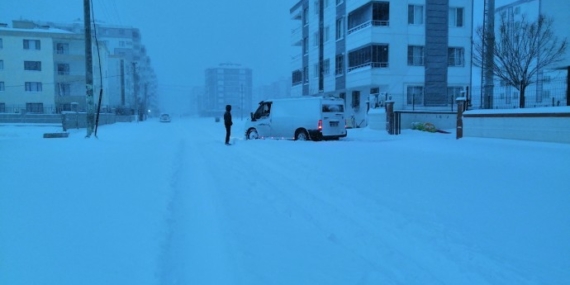 Kar yağışından dolayı eğitime 2 gün ara verildi