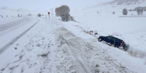 Van, Hakkari, Bitlis ve Muş’ta 205 yerleşim yerine ulaşılamıyor