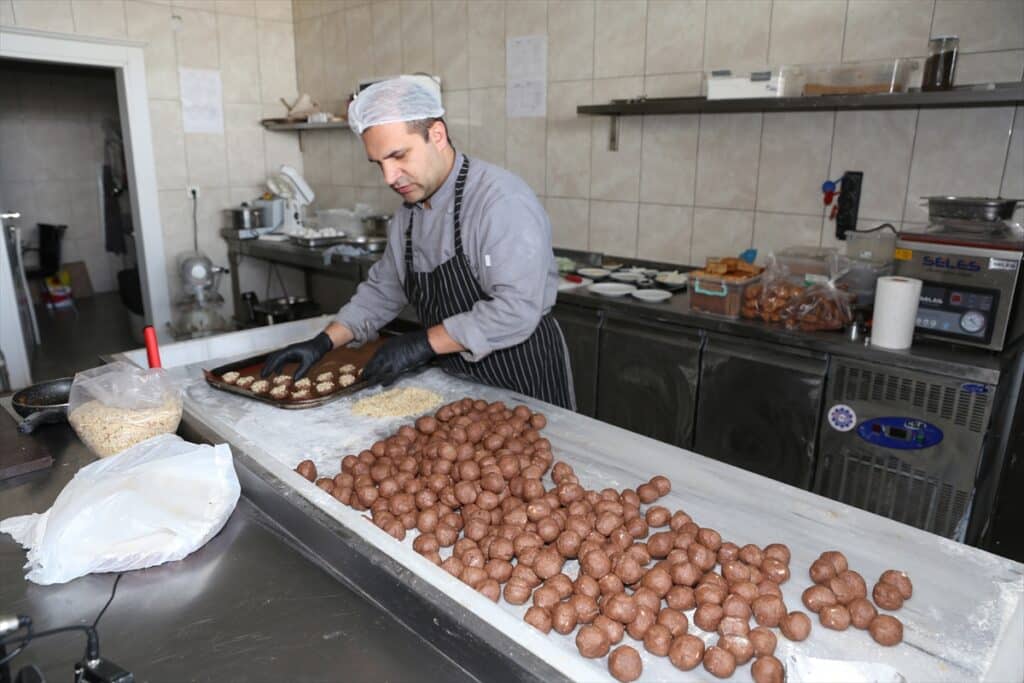 Deprem bölgesindeki çölyak hastaları için Van'dan glütensiz ürün gönderildi - AA 20230220 30360255 30360245 VANDA COLYAK HASTALARI ICIN URETILEN GLUTENSIZ URUNLER DEPREM BOLGESINE GONDERILIYOR