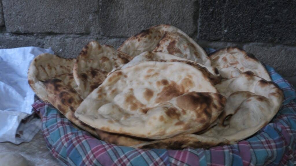 Vanlı kadınlar depremzedeler için kolları sıvadı - van kadinlar ekmek 1