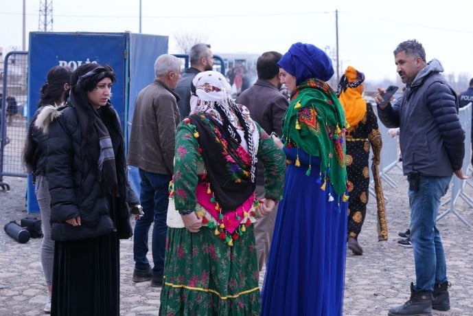 Iğdır’da Newroz coşkusu tüm renklerin katılımıyla başladı - 690x450nc igr 19 03 23 alana giris basladi8
