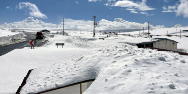 Ardahan'ın yüksek kesimlerinde kar yağışı etkili oldu