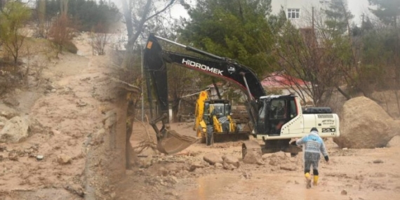 Deprem bölgesini sel vurdu: 5 kişi hayatını kaybetti