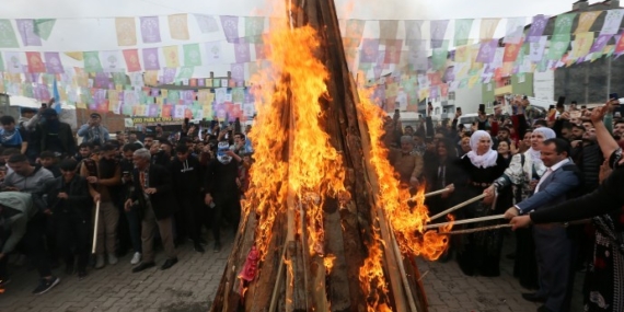 Newroz ateşinin ısıttığı Doğubayazıt’ta: Bu Newroz özgürlük Newrozu olacak