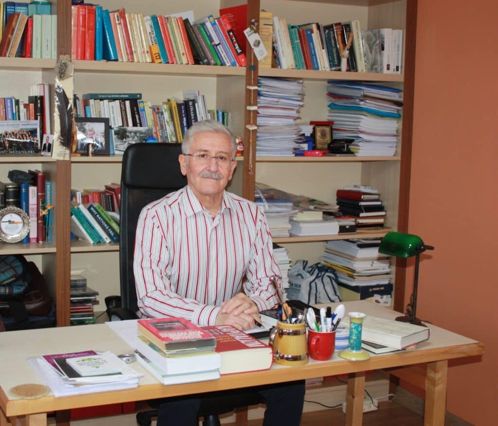 Ekonomist Prof. Dr. Durmuş ‘depremin ekonomiye yansımalarına’ dikkat çekti - ekonomist mustafa durmus 1