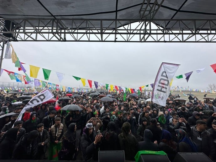 Yüksekova’da binlerin katıldığı Newroz’a müdahale: Çok sayıda gözaltı - hakkari newroz