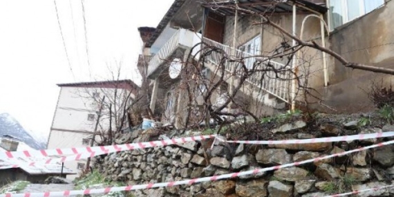 Hakkari’de toprak kayması: 3 ev boşaltıldı