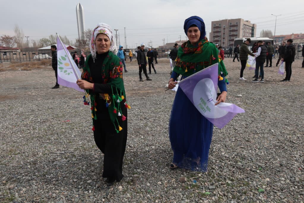 Wan jî di nav de îro li 23 navenda Newroz bi coş tê pîrozkirin - igr 19 03 23 alana giris basladi2
