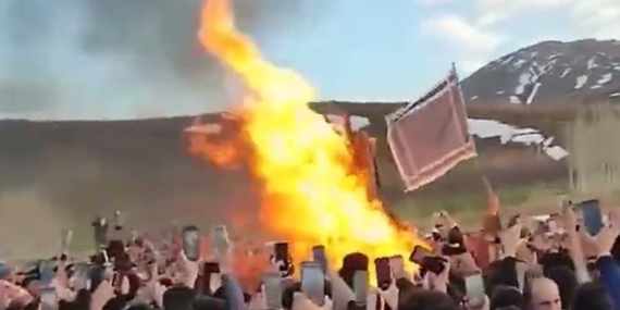 İran’da Newroz ateşi Jîna’nın mezarı başında yakıldı