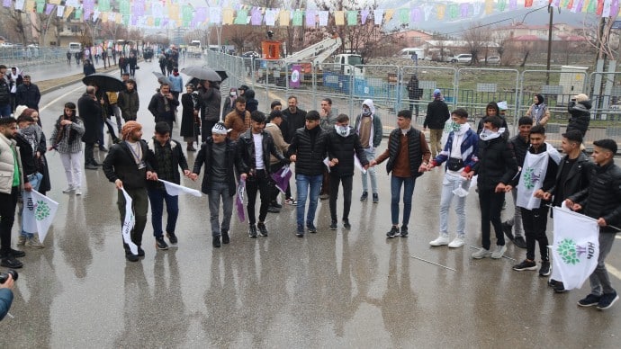 Yüksekova, Muş ve Tatvan’da Newroz coşkusu başladı - mus newroz basladi11