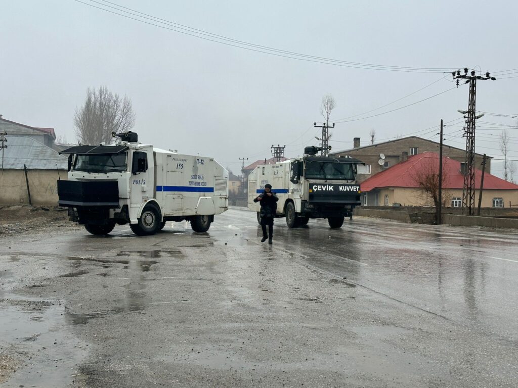 Yüksekova’da binlerin katıldığı Newroz’a müdahale: Çok sayıda gözaltı - yuksekova saldiri 1