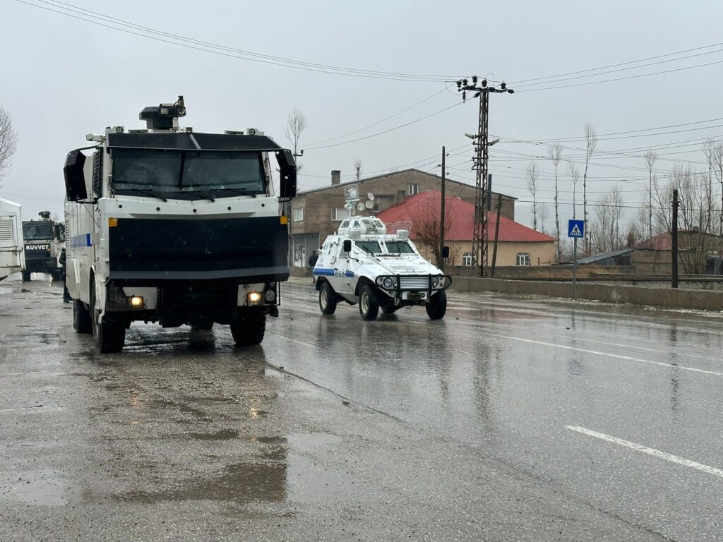 Yüksekova’da binlerin katıldığı Newroz’a müdahale: Çok sayıda gözaltı - yuksekova saldiri 4