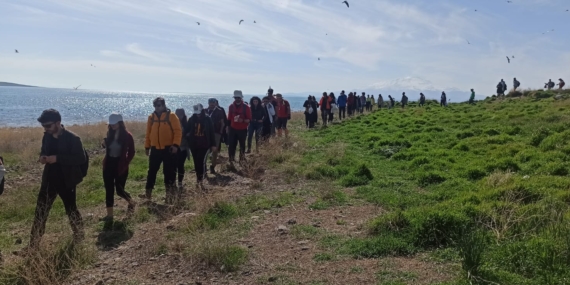 Doğaseverler Van’da gezi düzenledi