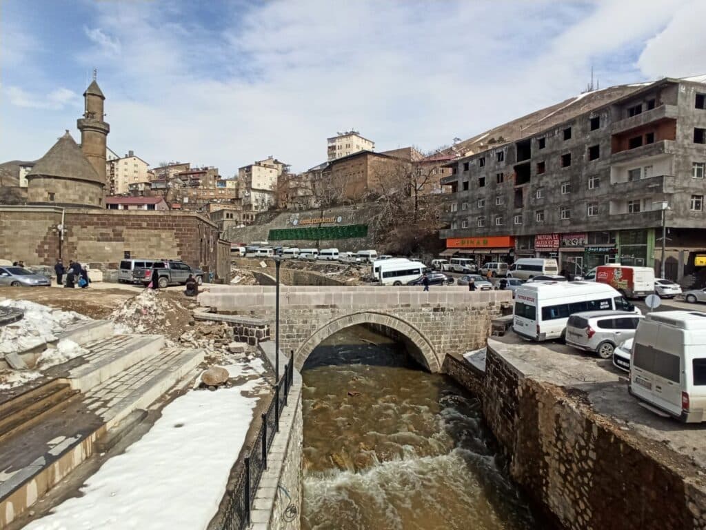 Bitlis’ten yükselen ses: Bizim buradaki cezaevi Silivri’den daha soğuktur - Bitlisten yukselen ses bizim buradaki cezaevi Silivriden daha sogukturjpeg 1