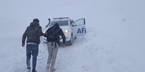 Li Miksê welatiyên ku ji ber berfê asê mabûn hatin rizgarkirin