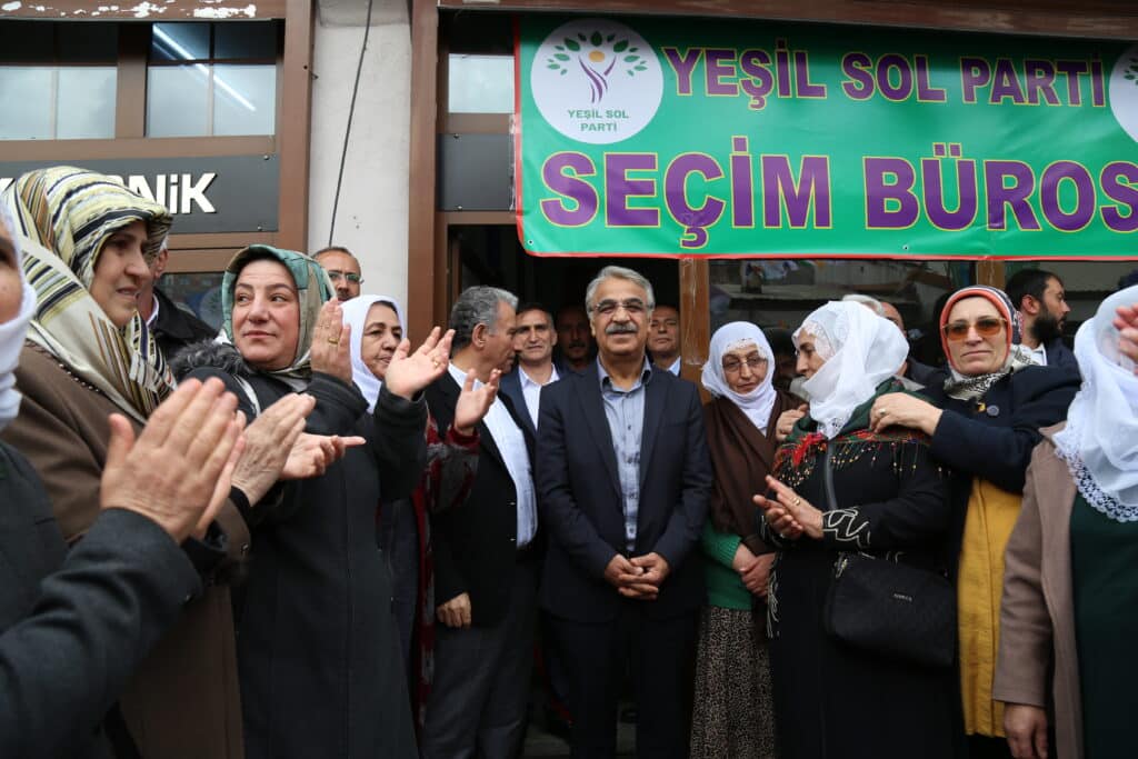 Yeşil Sol Parti Bitlis’te seçim bürosu açtı - btls 06 04 2023 sancar bedlis acilis3