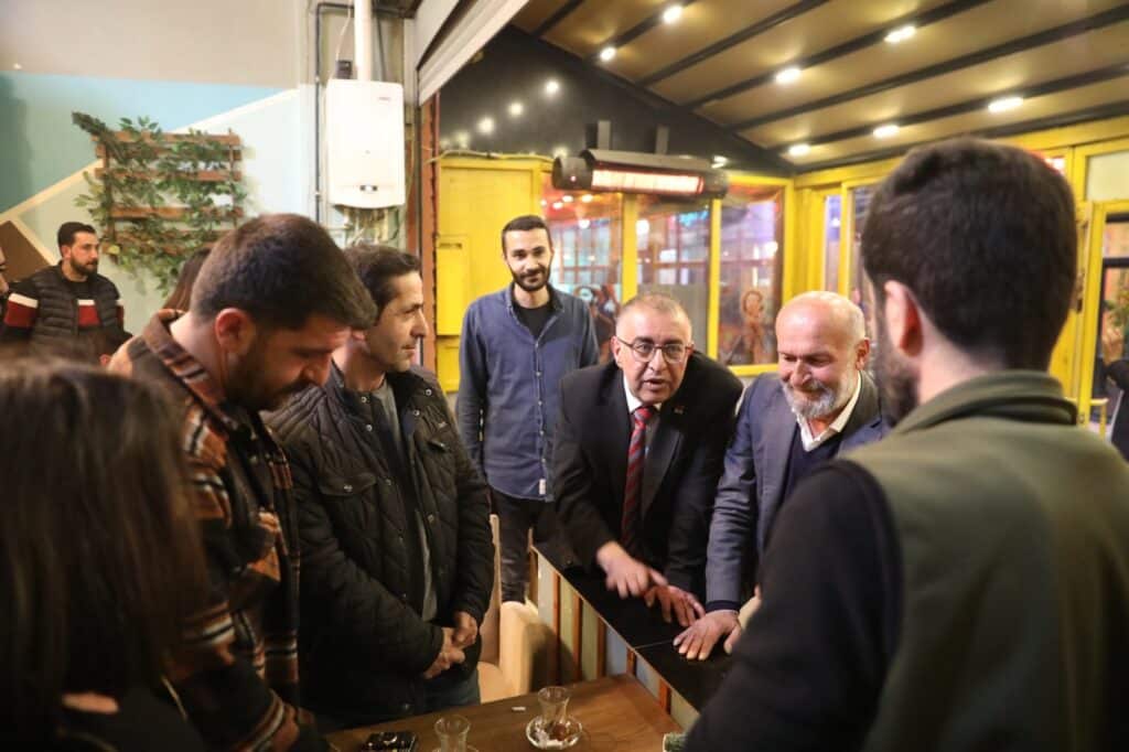CHP'li Belediye Başkanı Gül Van’da gençlerle bir araya geldi - chp ziyaret genclik 3