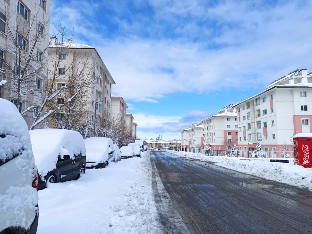 Serhat kar altında: Yüzlerce yerleşim yeri ulaşıma kapalı  - serhat kar yagisi 4