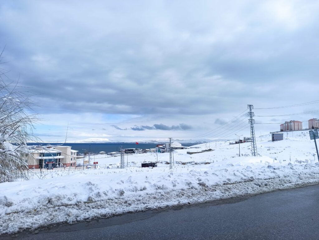 Serhat kar altında: Yüzlerce yerleşim yeri ulaşıma kapalı  - serhat kar yagisi 5