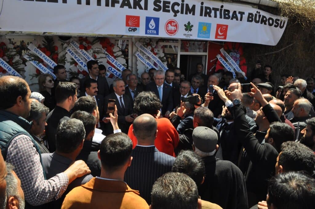Millet İttifakı’nın Erciş’te açtığı seçim bürosuna yoğun katılım - van ercis chp 6