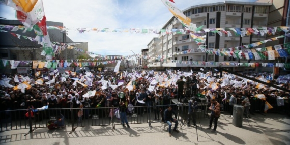 Binlerin katıldığı Van mitingi ardından gözaltı