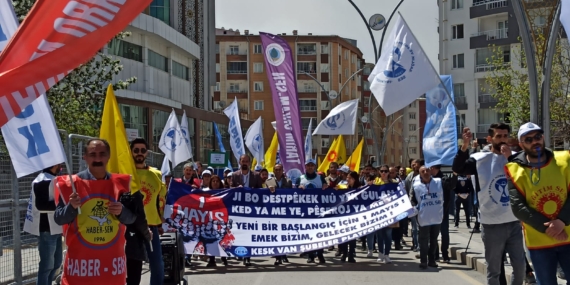 Van’da 1 Mayıs mitingi coşkuyla başladı