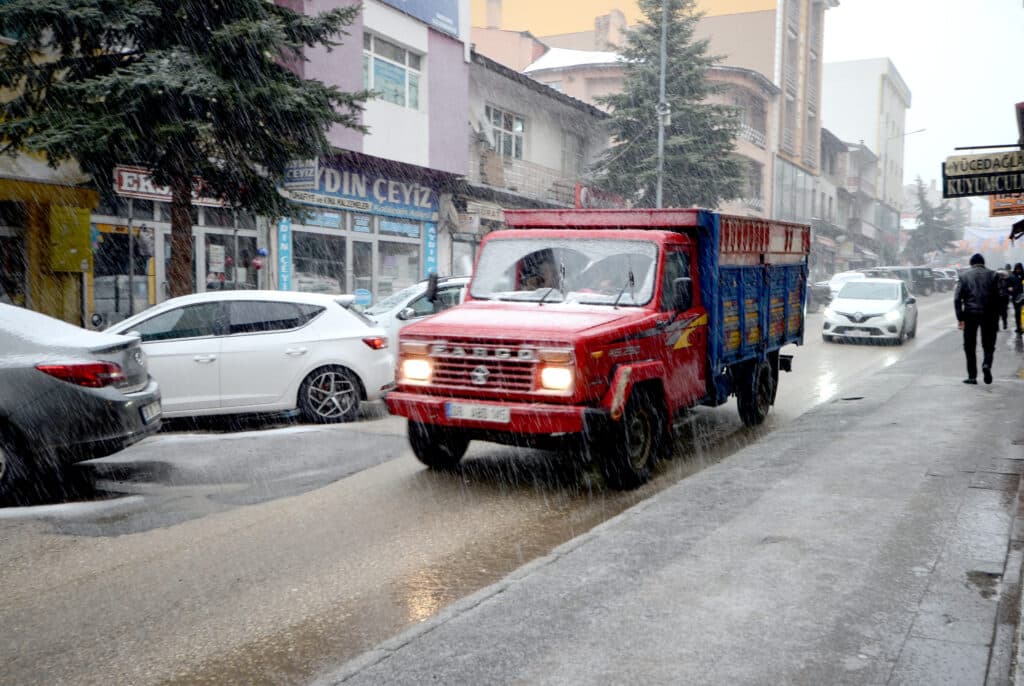 Kars ve Ardahan’da kar yağışı - AA 20230503 31027918 31027916 KARSTA KAR YAGISI ETKILI OLUYOR