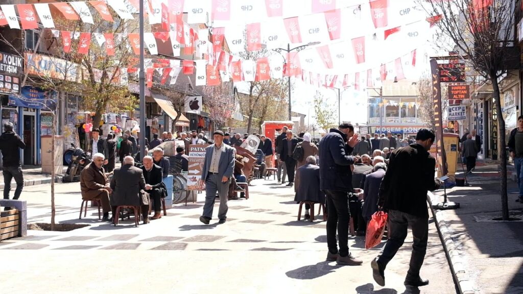 Patnos sokaklarında Erdoğan ve Kılıçdaroğlu gerginliği! - WhatsApp Image 2023 05 08 at 11.47.50 1