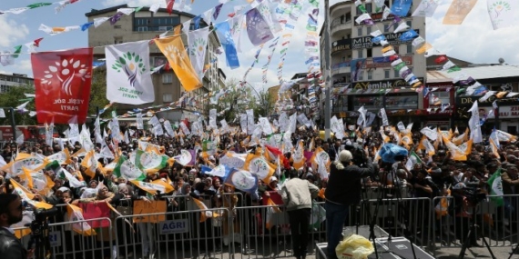 Ağrı’da miting: Plakamız 04, onların boynuna 0’ı takacağız