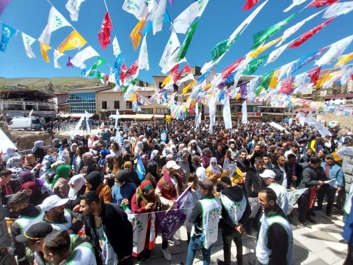 Sancar Bitlis mitinginde: Diz çökmeyen Kürt halkından korkuyorlar - bedlismiting ilk fotolar2