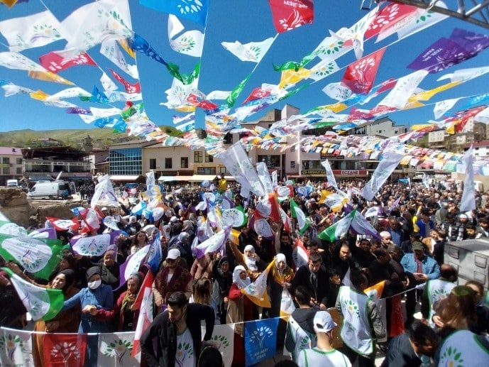 Sancar Bitlis mitinginde: Diz çökmeyen Kürt halkından korkuyorlar - btls 04 05 2023 bedlismiting ilk fotolar1