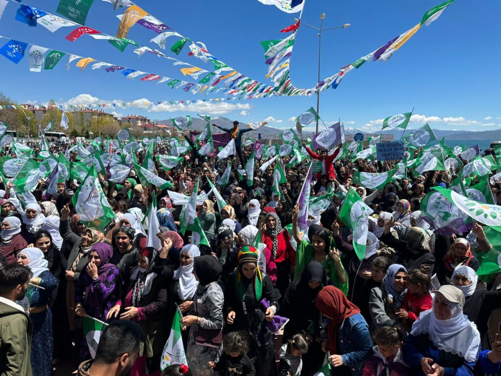Erciş’te Yeşil Sol rüzgarı: Biz kazanınca ülkedeki tüm emekçiler kazanacak - ercis miting 2