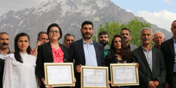 Hakkari Yeşil Sol vekilleri mazbatalarını aldı