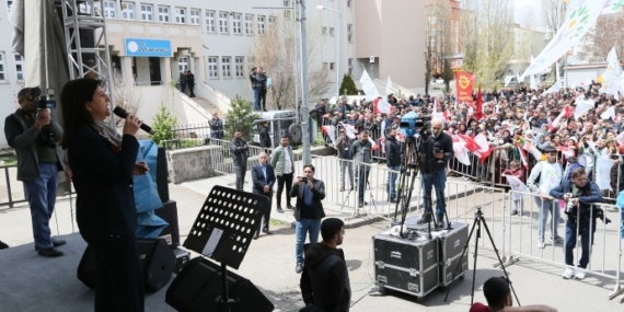 Buldan Kars mitinginde konuştu: Bunlar saldırdıkça kaybedecekler