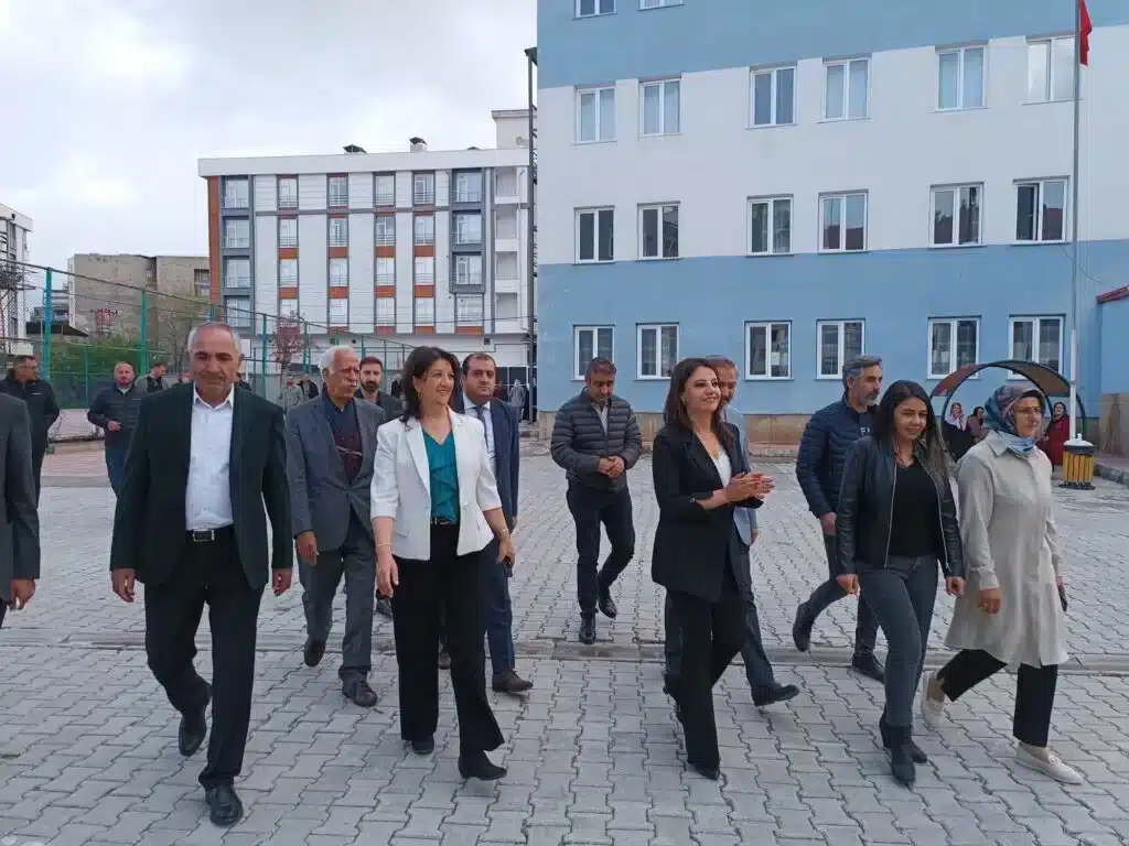 Hevseroka Giştî ya HDP’ê Buldan li Wanê denga xwe bikar anî - secim van pervin 4 1024x768 1