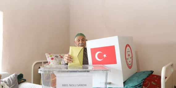 Başkale’de seyyar sandıklarda oy kullanıldı