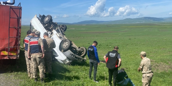 Ardahan’da kamyonet devrildi: Bir çocuk yaşamını yitirdi