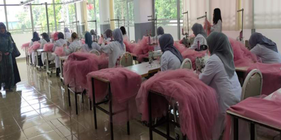 Kars’ta faaliyete geçen tekstil atölyesi, 350 kişiye istihdam sağlayacak