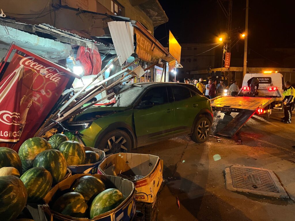 Orhan Doğan Caddesi ölüm alanına dönüştü: Yetkililer cevapsız! - van mahalle kaza 1