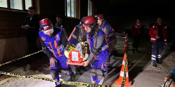 Hakkari’de sağlık personellerine UMKE eğitimi