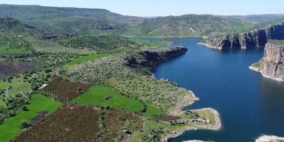 Suya giren baba ile oğlu boğuldu