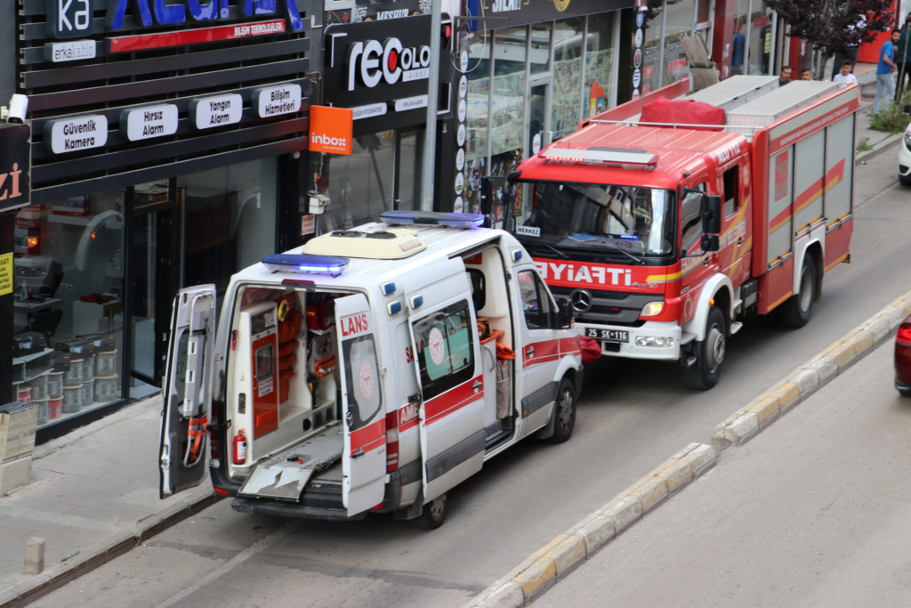 Erzurum'da asansör düştü: 2 kişi yaralandı - AA 20230805 31855201 31855199 ERZURUMDA ASANSORUN DUSMESI SONUCU 2 KISI YARALANDI