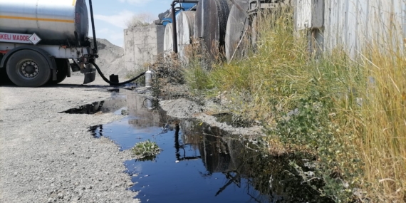 Kars’ta üzerlerine sıcak zift dökülen 3 işçi yaralandı